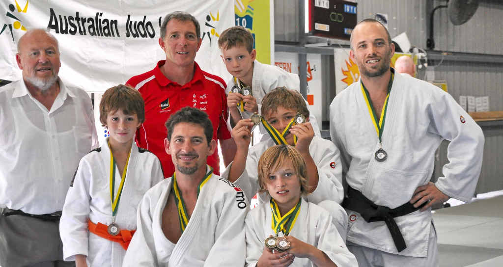 MEDAL WINNERS: Referees Helmut Zelno and Clive Simmonds with (back) Archie Simmonds, Logan Calnan, Charlie Laidlaw and (front) Alex Simmonds, Cliff Illingworth and Obian Laidlaw. MEDAL WINNERS: Referees Helmut Zelno and Clive Simmonds with (back) Archie Simmonds, Logan Calnan, Charlie Laidlaw and (front) Alex Simmonds, Cliff Illingworth and Obian Laidlaw.
